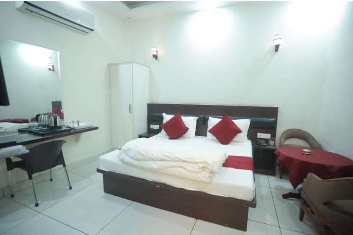 Room 35 of 46