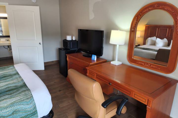 1 King Bed (4 of 14)