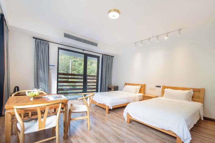 Room 15 of 170
