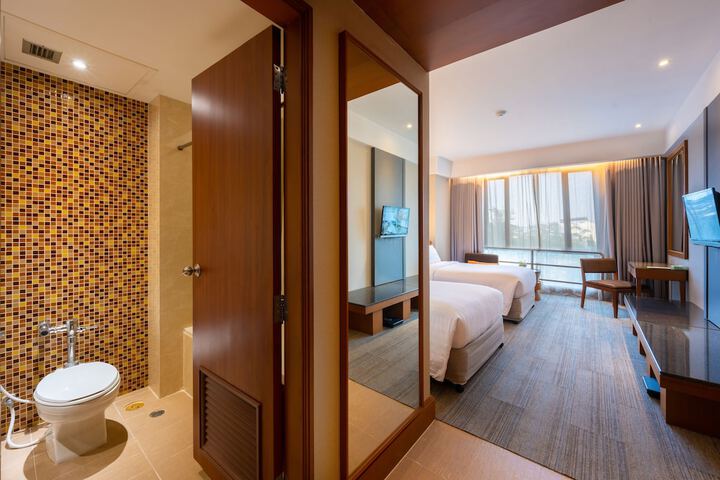 Room 47 of 151