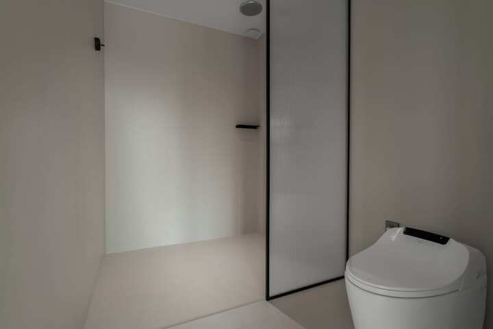 Room 73 of 86