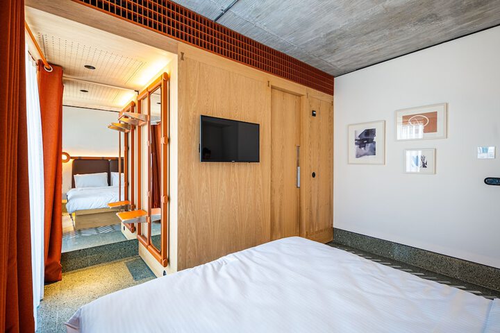 Room 14 of 41