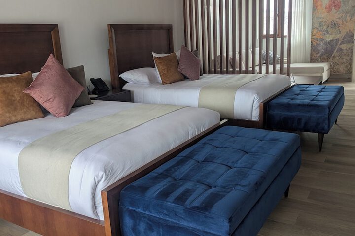 Room 27 of 34