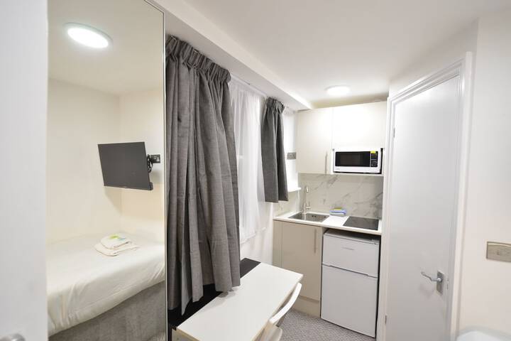 Room 149 of 371