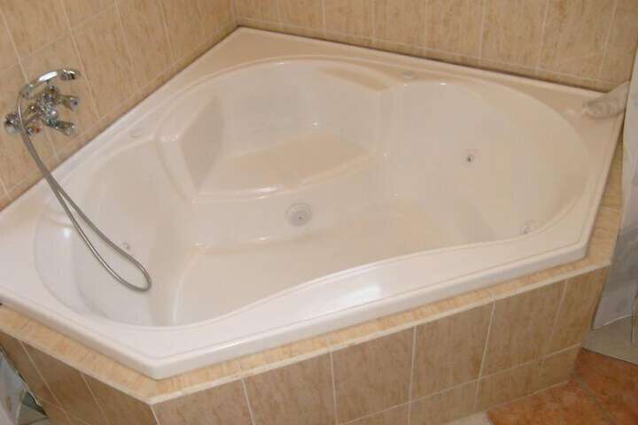 Hot Tub 12 of 25