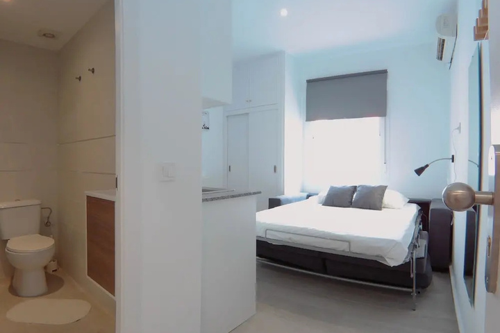 Room 9 of 14