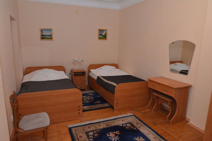 Room 13 of 100