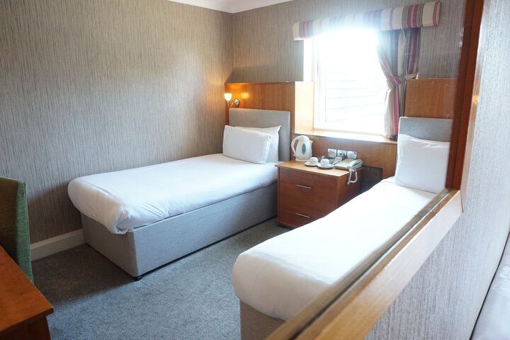 Room 7 of 27