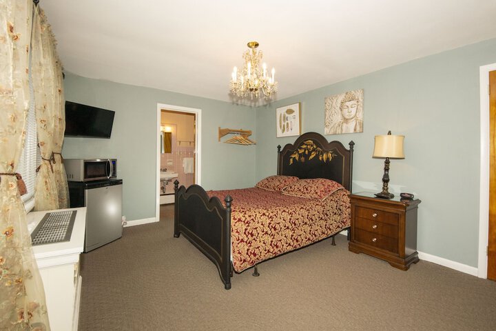 1 Queen Bed (25 of 45)
