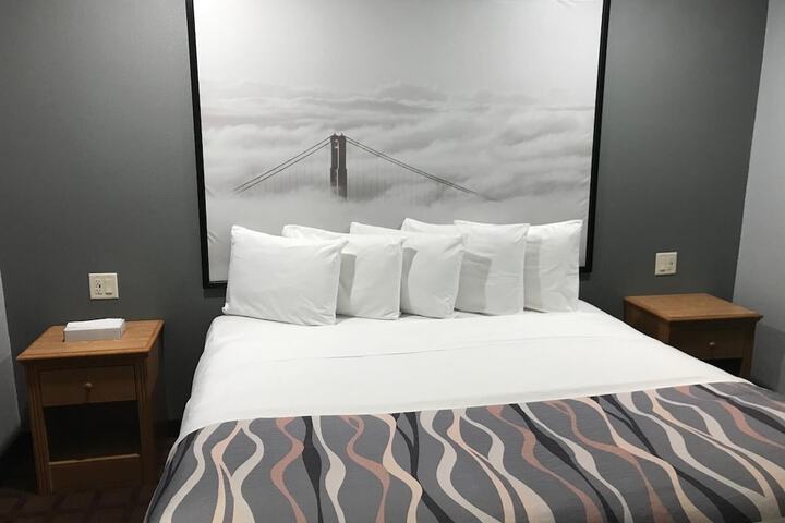 Basic King Bed (8 of 8)