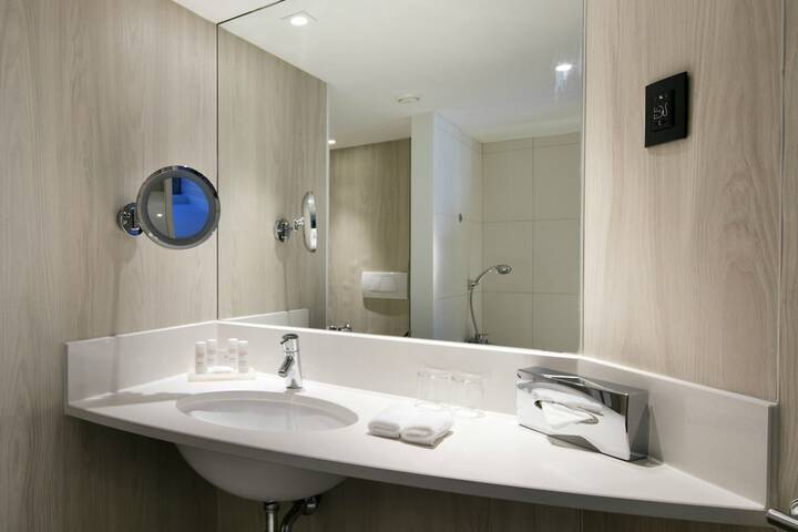 Room 92 of 167