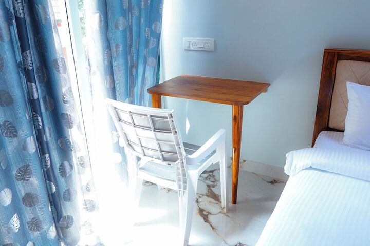 Room 13 of 77