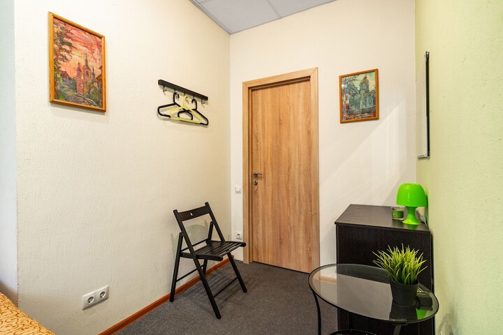Room 13 of 19