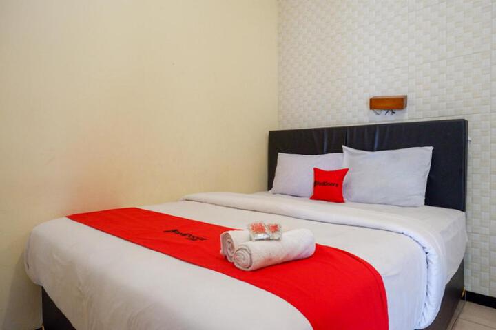 RedDoorz at Hotel Sartika Yogyakarta