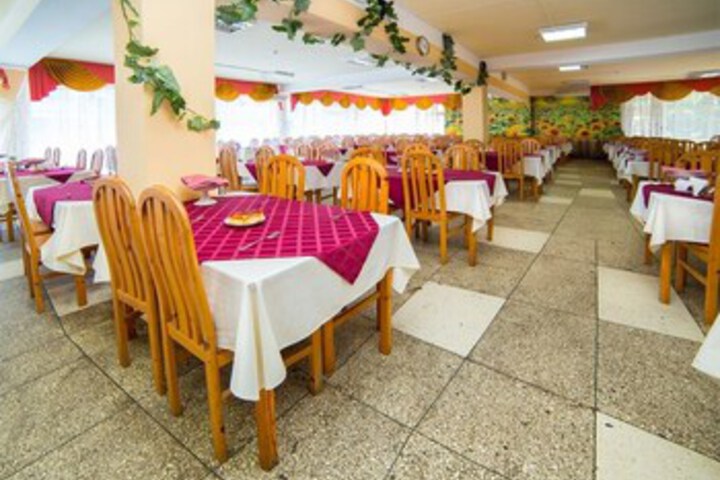 Dining 34 of 61