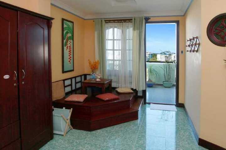 Room 10 of 21