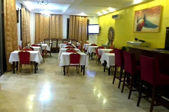 Dining 20 of 29