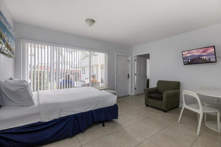 Superior King Bed (8 of 11)