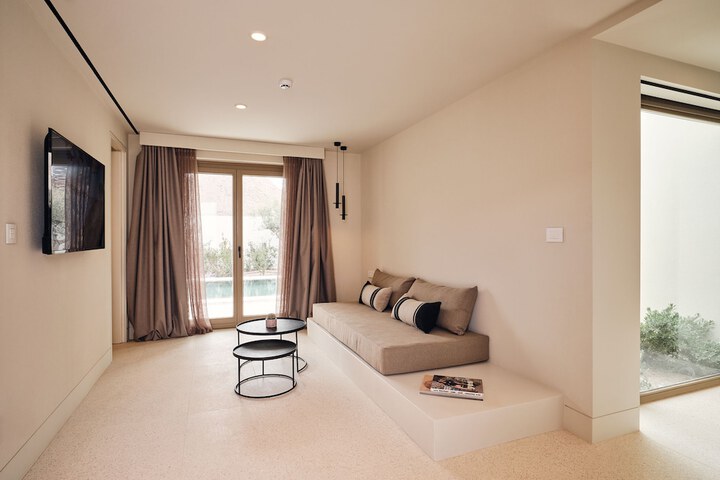 Room 65 of 251