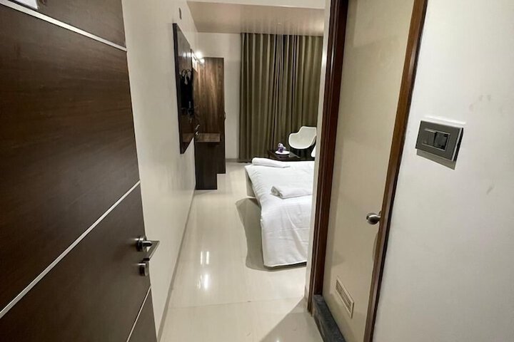 Room 9 of 23