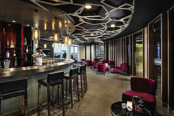 Lounge 52 of 65