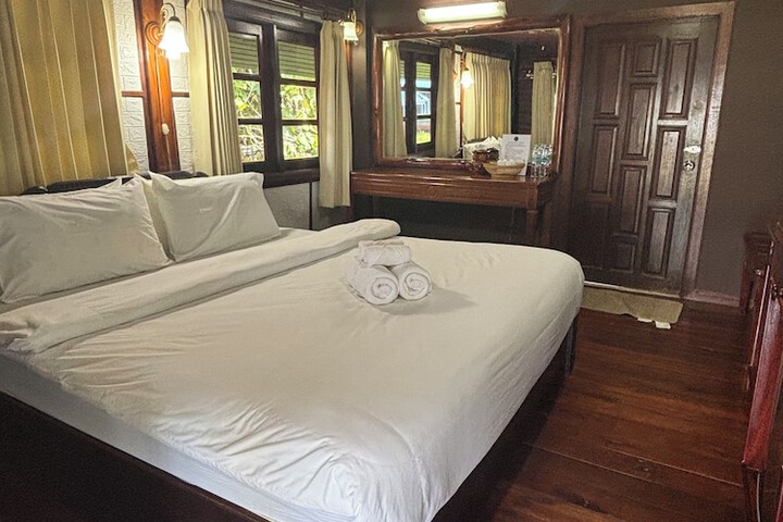 Room 10 of 29