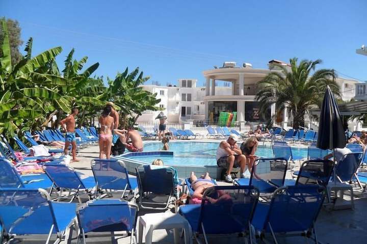 Hotel Pool