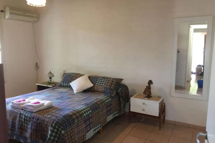 Room 4 of 12