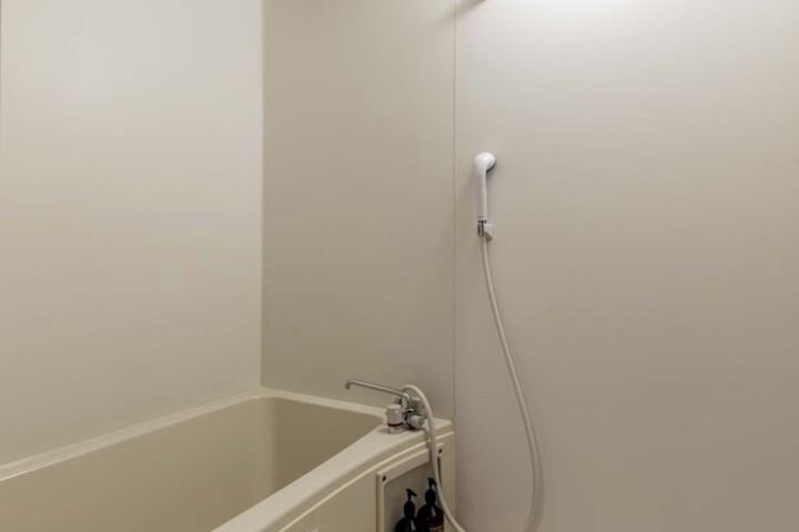 Deep soaking bathtub