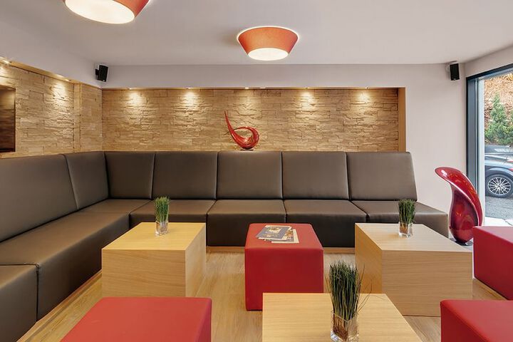 Entrance & Lobby