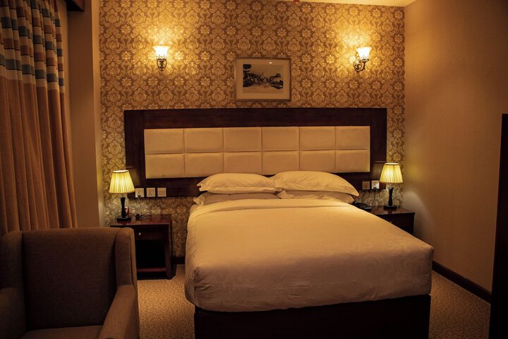 Room 7 of 32