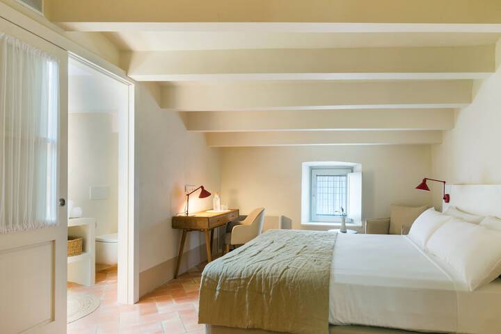 Room 4 of 40