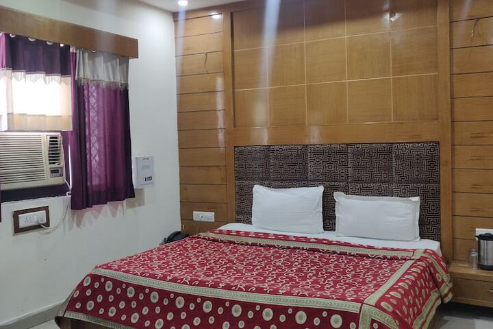 Room 6 of 70