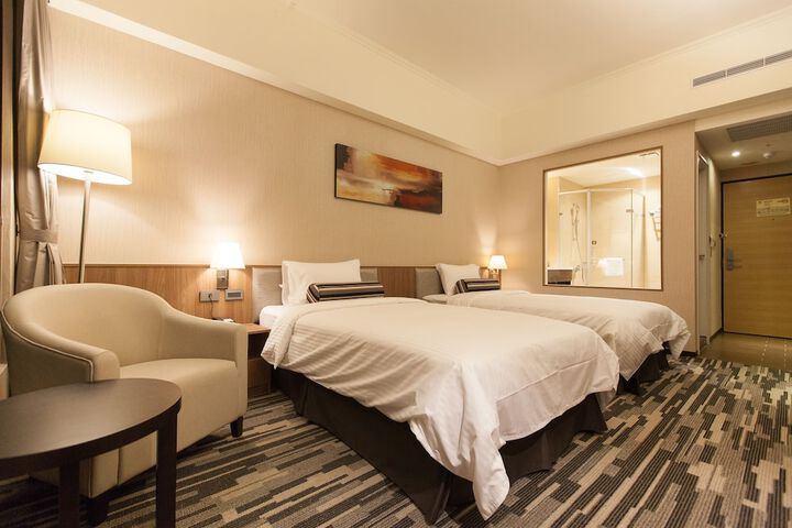 Room 8 of 32