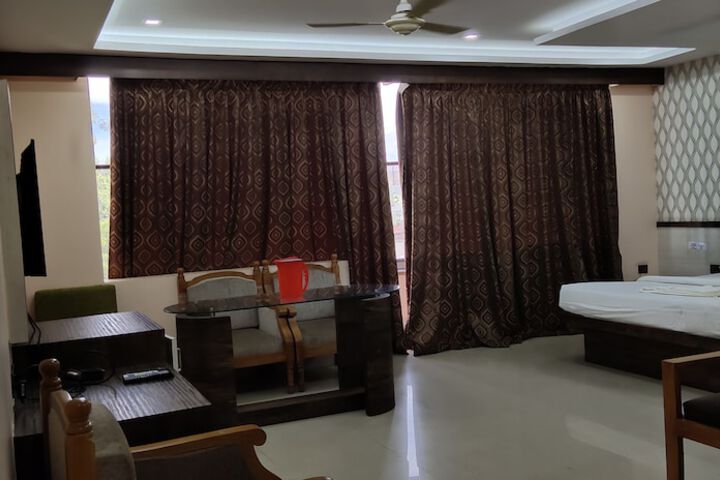 Room 5 of 9