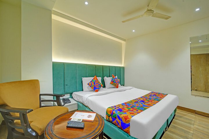 Room 10 of 30