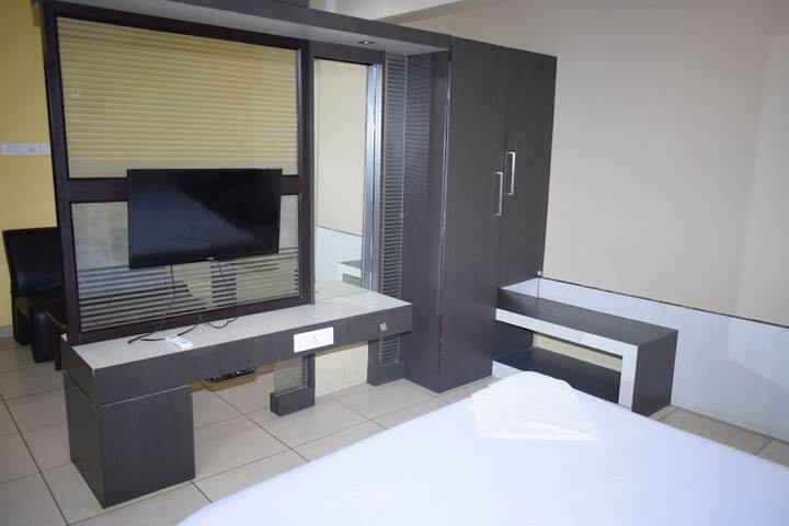 Room 25 of 34