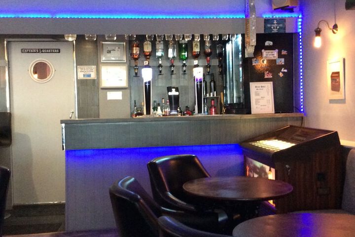 Lounge 65 of 69