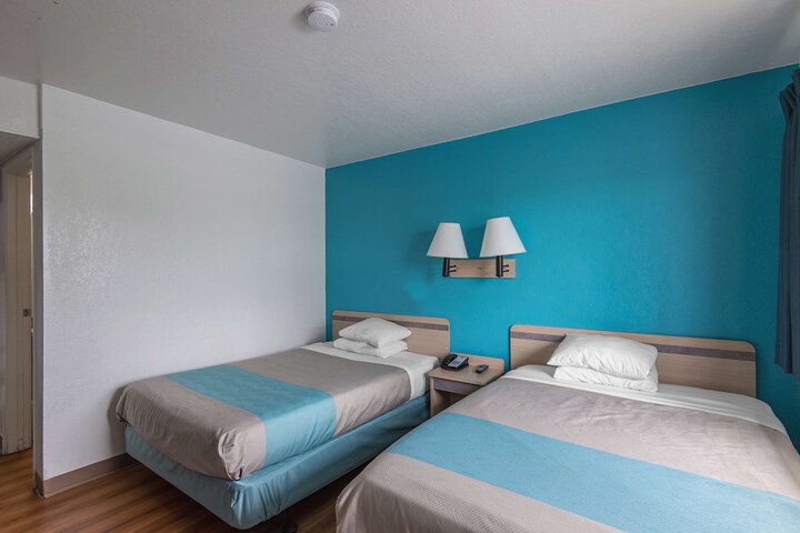 Room 10 of 34