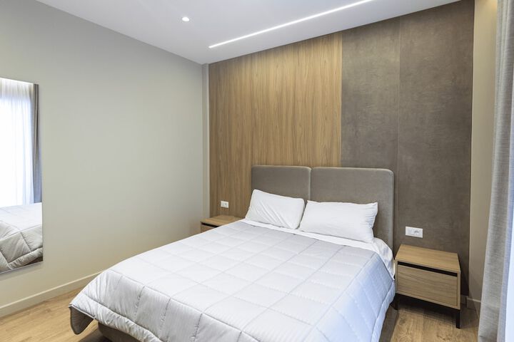 Room 5 of 18