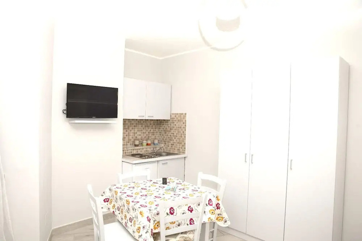 Room 4 of 15