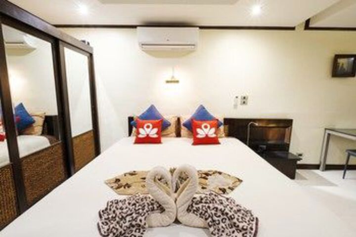 Room 10 of 25