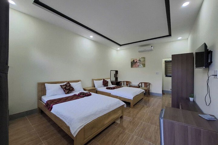 Room 5 of 16