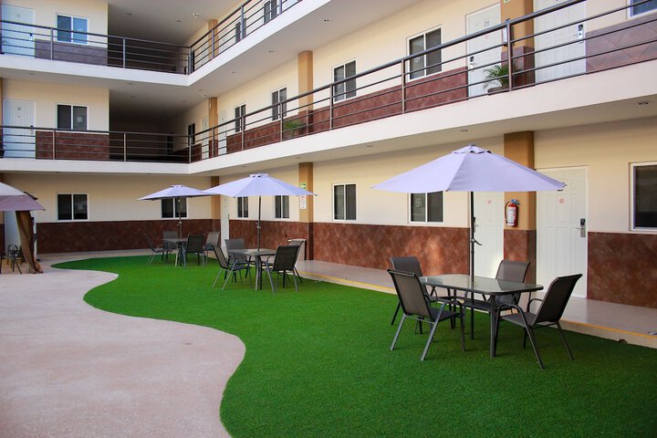 Hotel Exterior 50 of 52