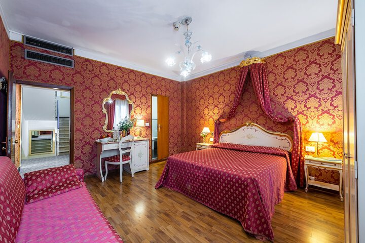 Room 29 of 87