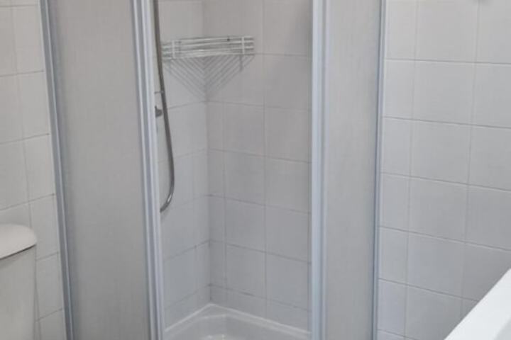 Room 25 of 28