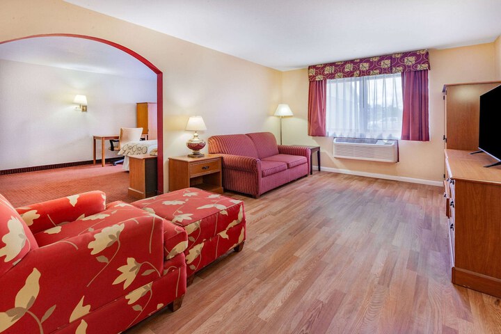 1 King Bed (9 of 10)