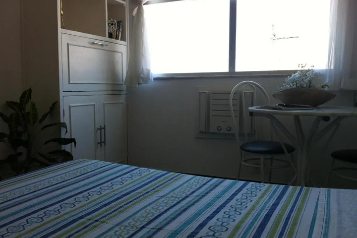 Room 2 of 10