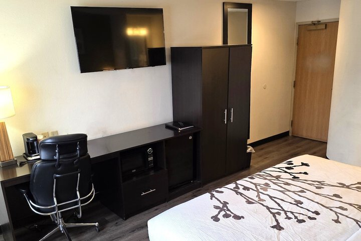 Room 15 of 30