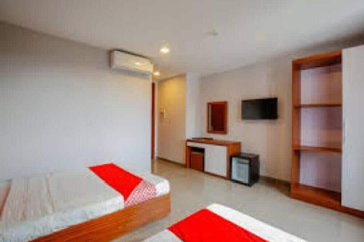 Room 2 of 8